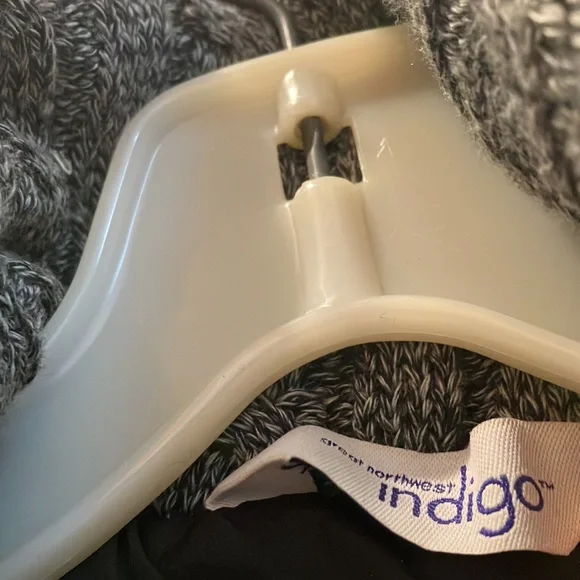 FINAL MARKDOWN Indigo puffer vest medium - Picture 4 of 6